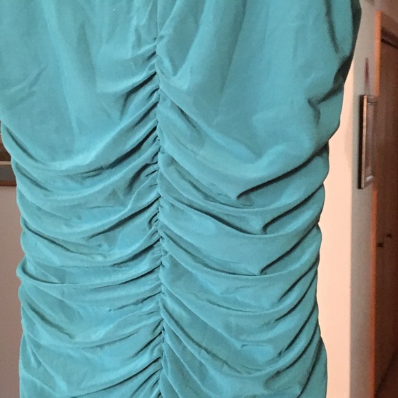 Floor length green gown - Picture 2 of 3